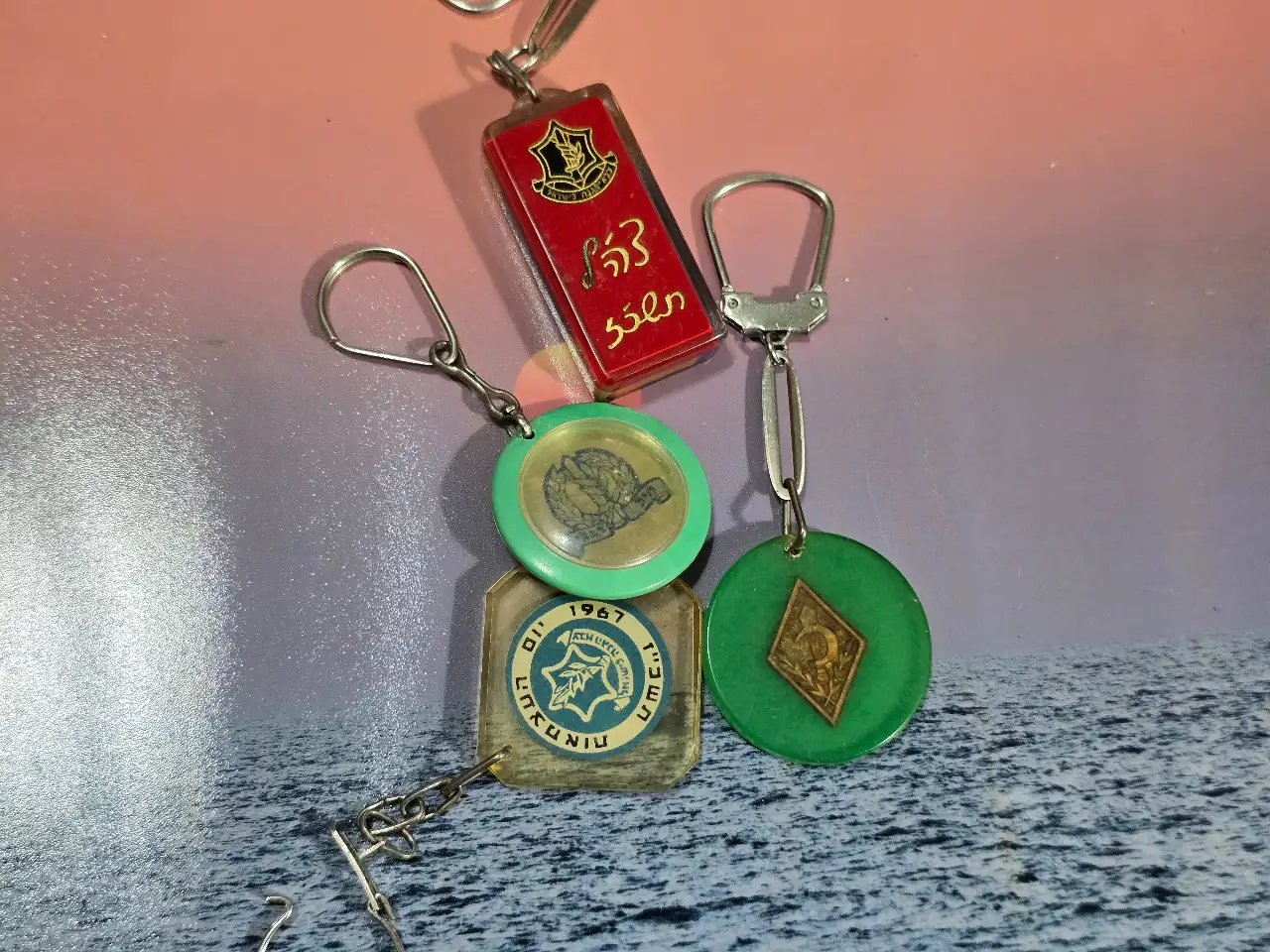 מחזיקי מפתחות ישראלים משנות ה-60 חלק צהליים.