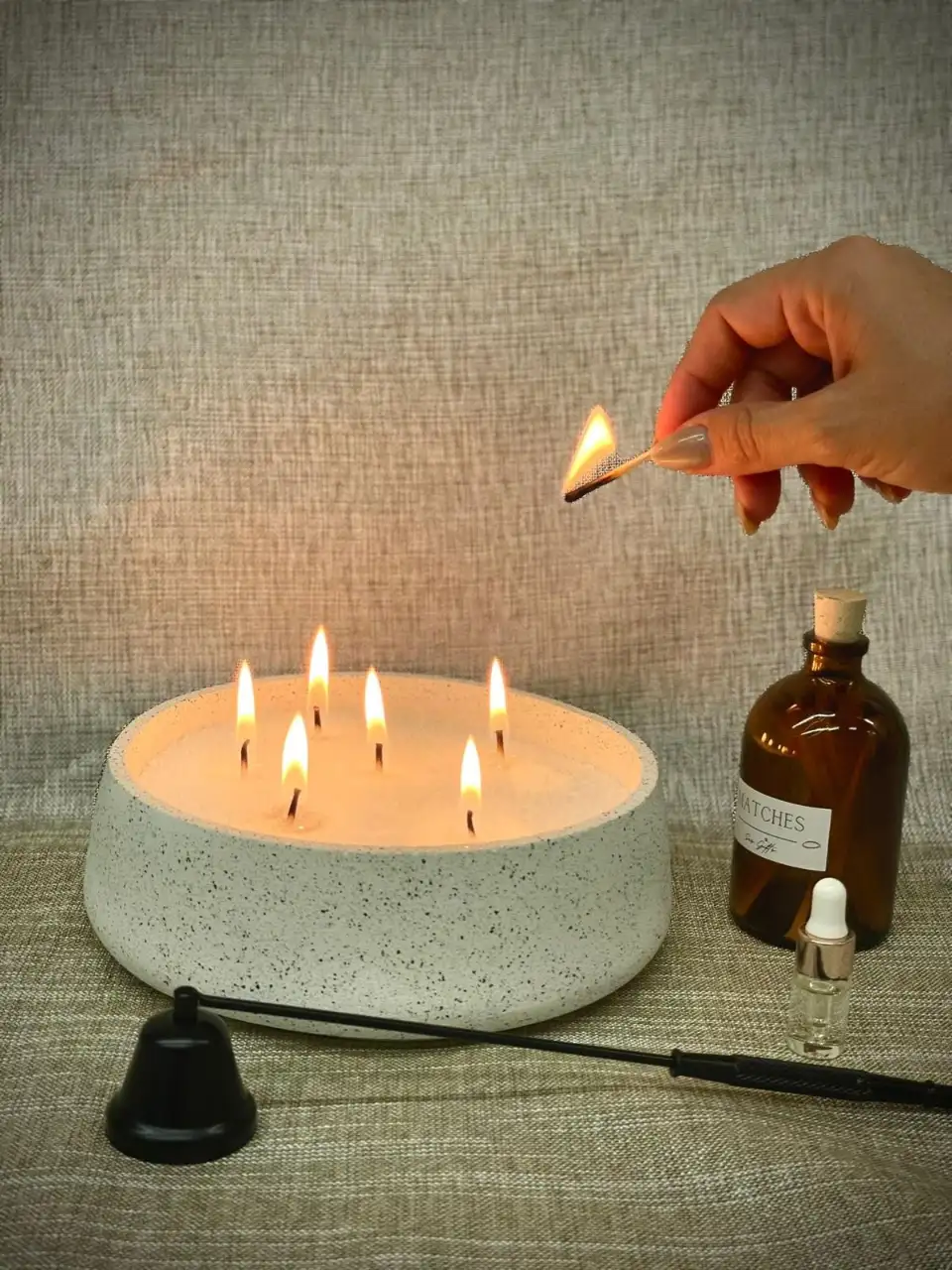 נר עגול בסגנון אבן שחור לבן - קוטר כ17 ס"מ