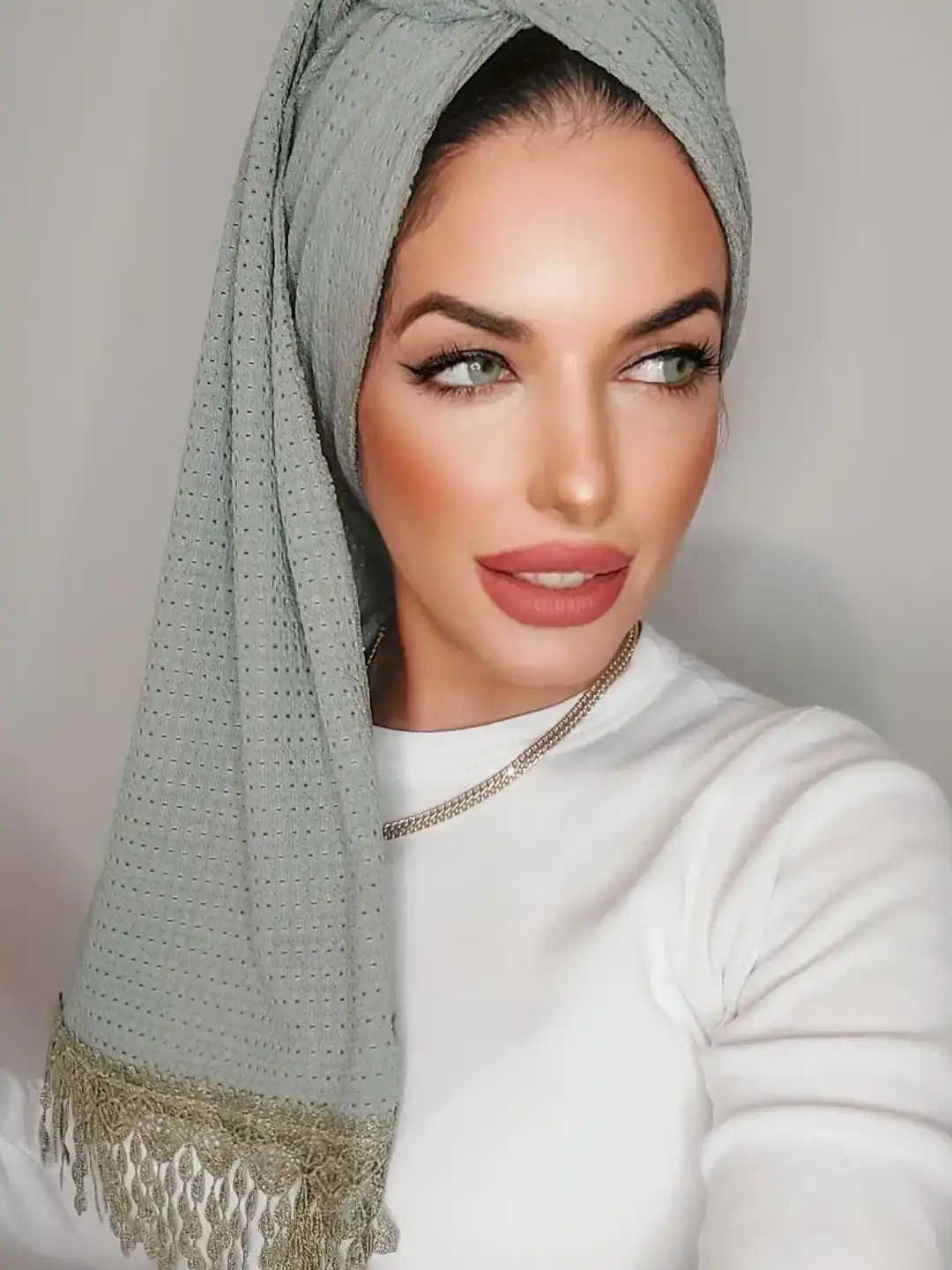 מטפחות סריג ג'קארד בשילוב דנטל 