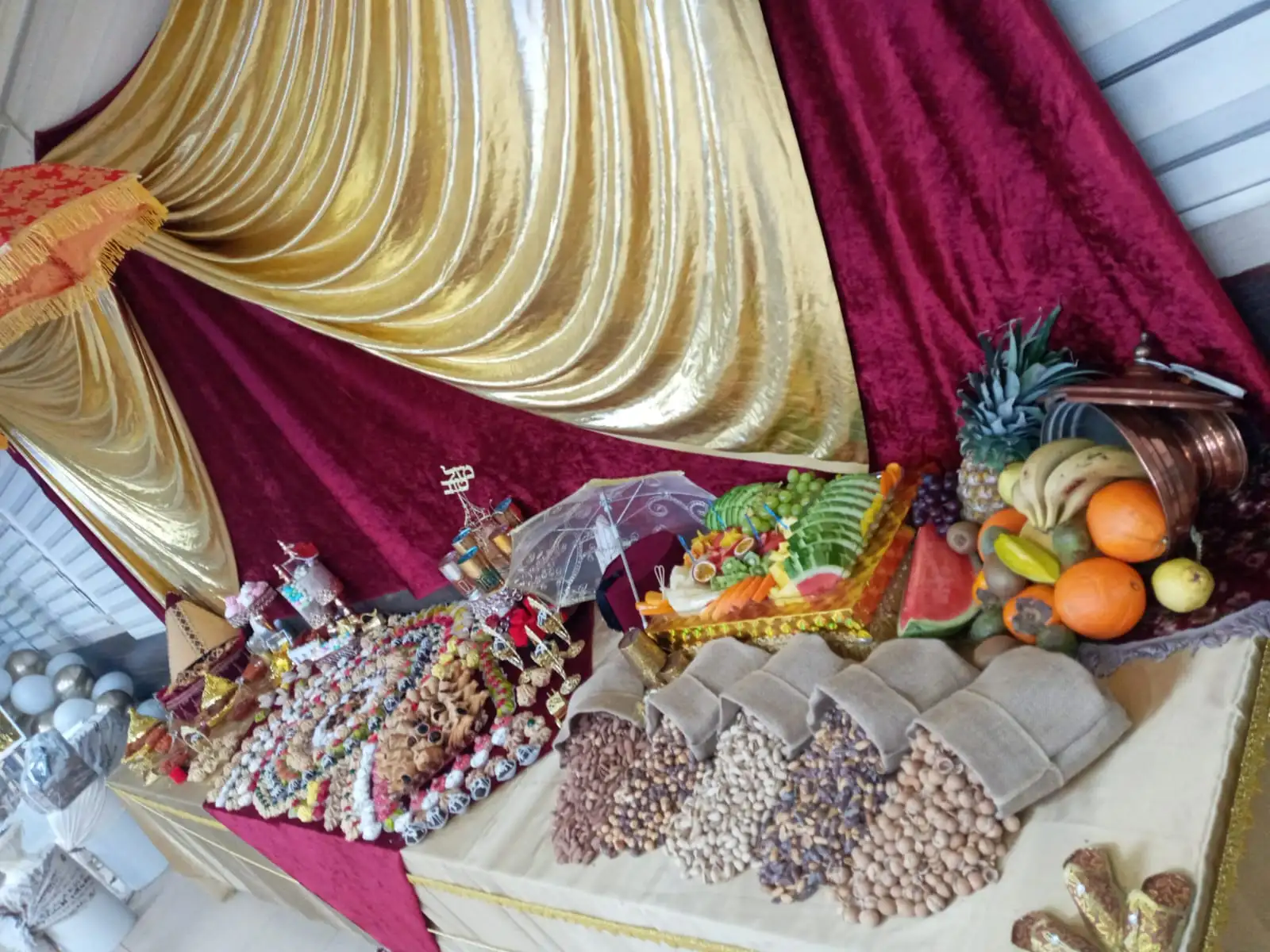 שולחנות מעוצבים