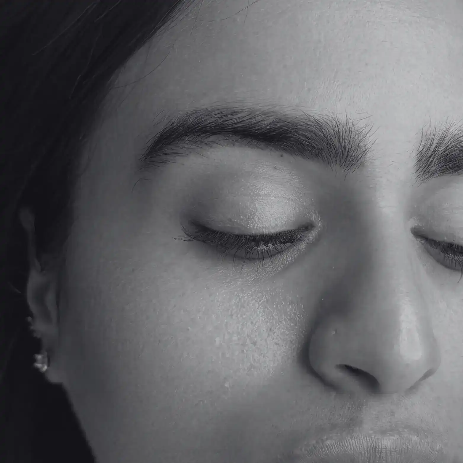 יתרונות השיטה המשולבת: חוט, שעווה, פינצטה וצבע