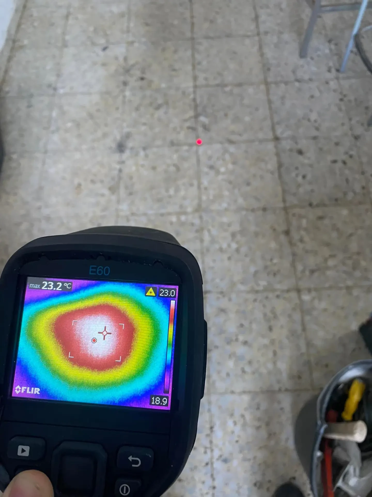 איתור נזילות באמצעות אקדח טרמי