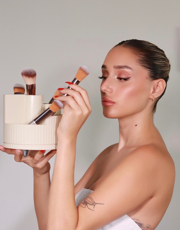 מעמד מברשות יוקרתי