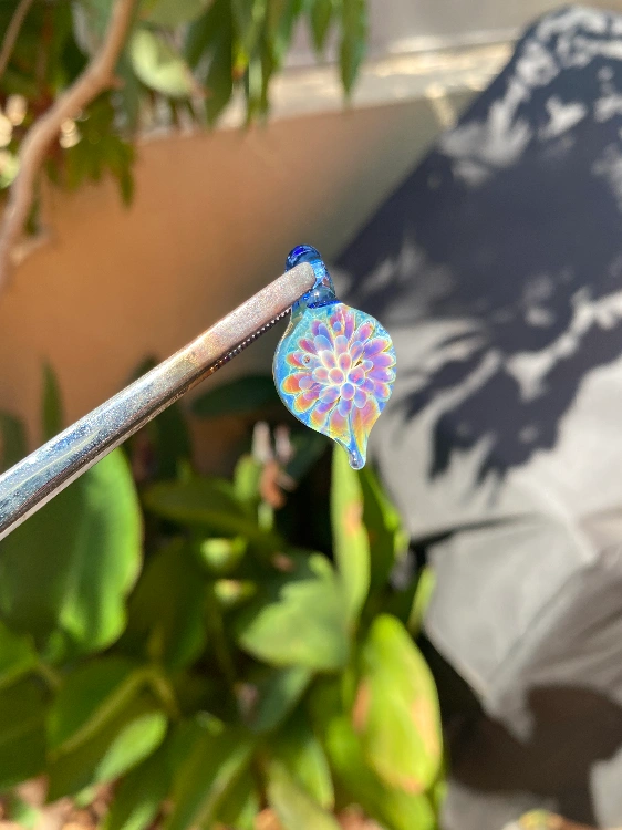 תליון צבעוני