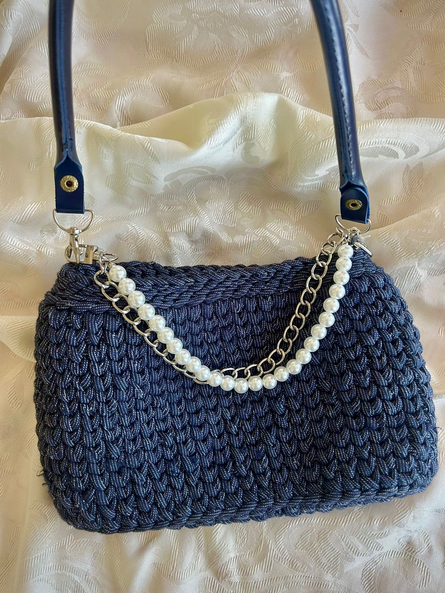 תיק ערב סרוג בגוון כחול ג׳ינס