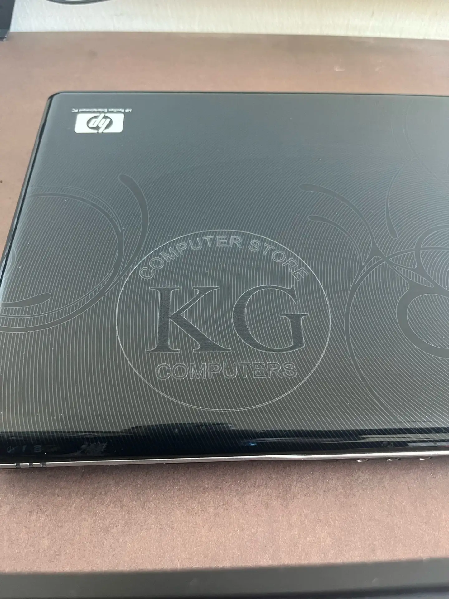 חריטה עם לוגו KG Computers