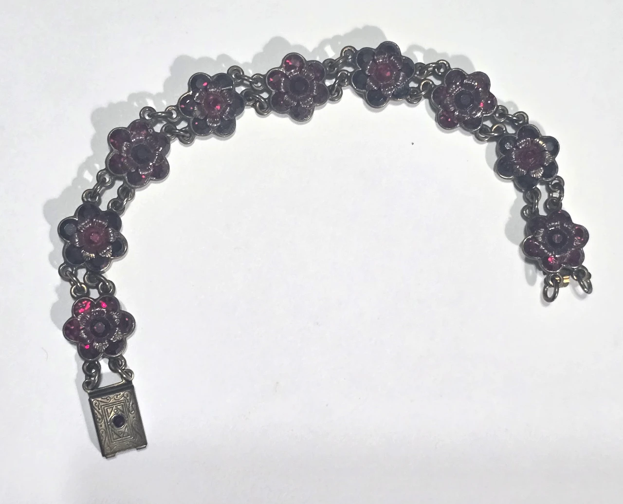 צמיד מבית מיכל נגרין שבוץ אבני סברובסקי מעוטרות בפרחים אדומות