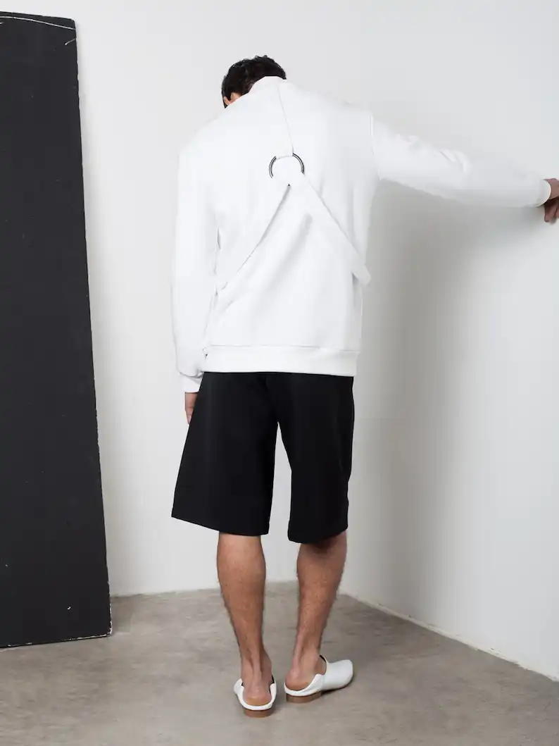 ברמודה שחורה מחויטת מצמר לגברים: עיצוב מינימליסטי בהשראה יפנית