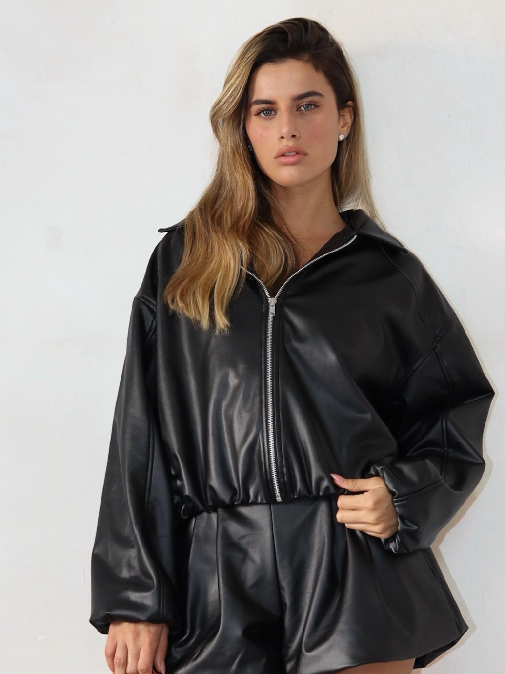 מעיל עור שחור