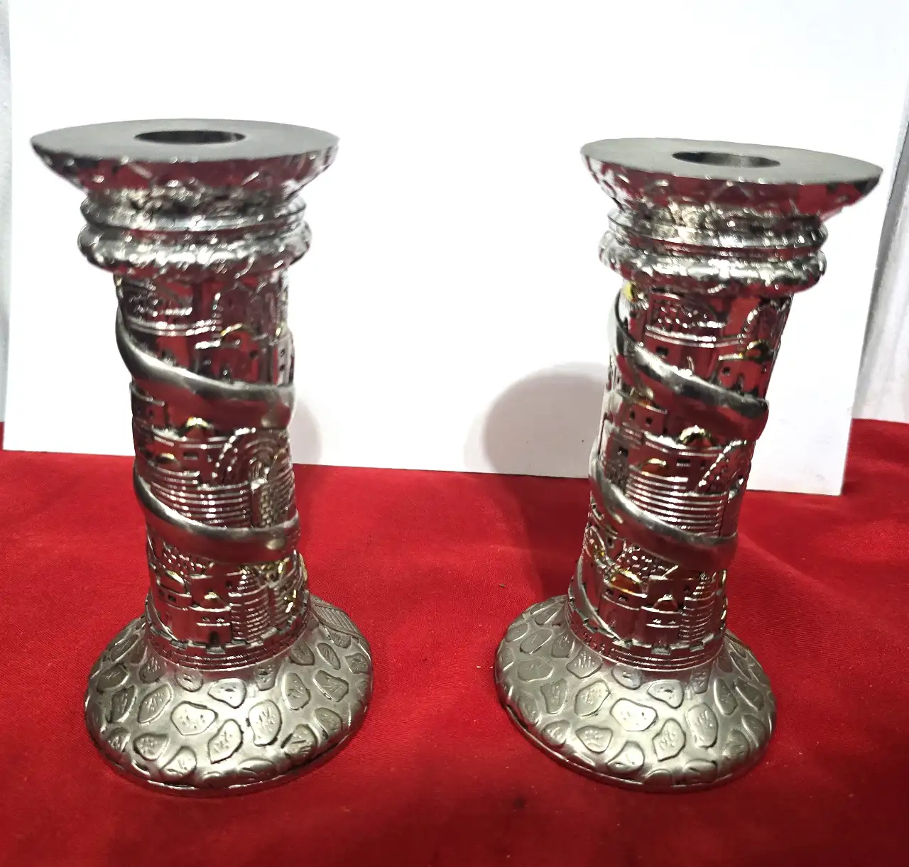 פמוטים ממתכת מוכספים