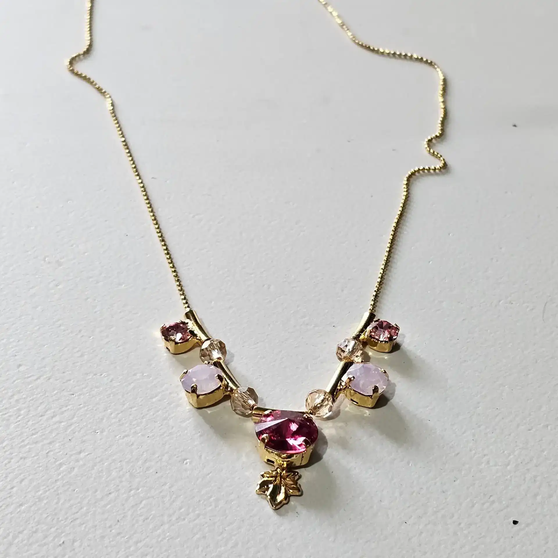 שרשרת קרן – יוקרה מודרנית בעיצוב נשי מלא השראה