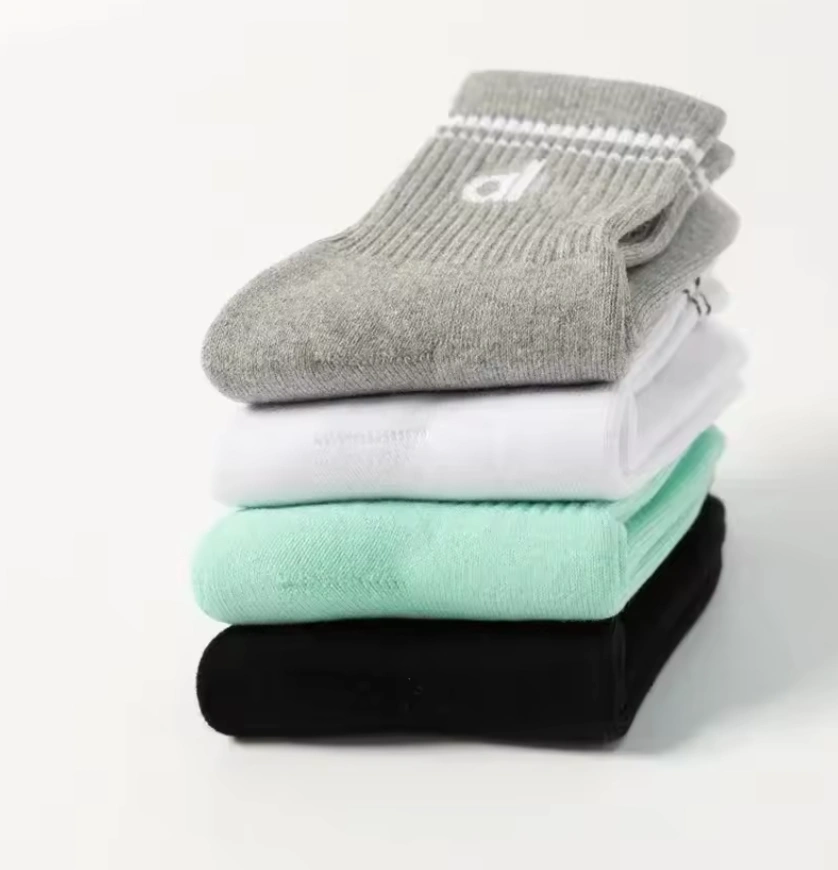 גרבי יוגה ספורט לנשים – נוחות ואחיזה מושלמת לכל אימון