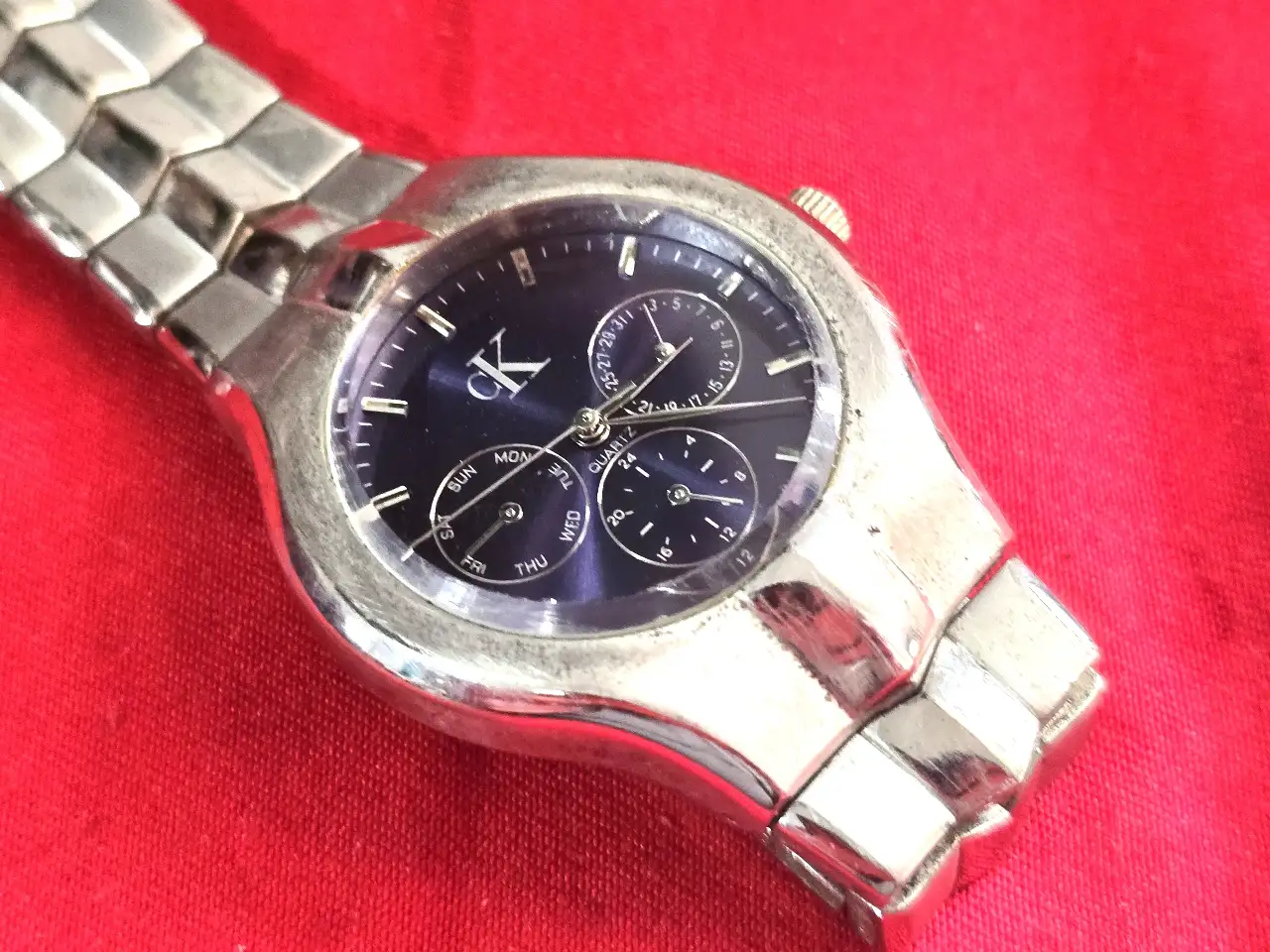 שעון יד של המותג האופנתי CK (Calvin Klein) השעון במצב עבודה סוללה חדשה תתחדשו