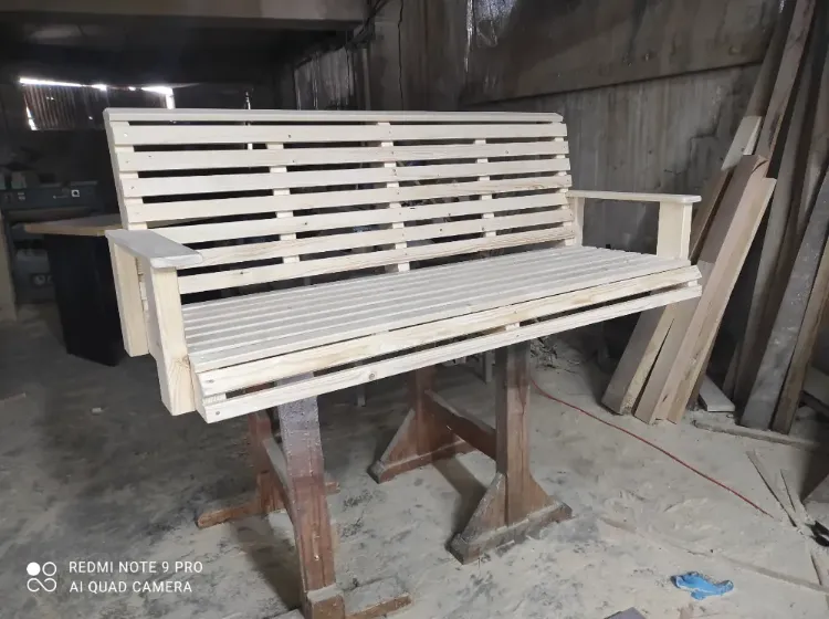 נדנדה מעוצבת מעץ מלא ניתן להזמין בתוספת גג או בלי גג