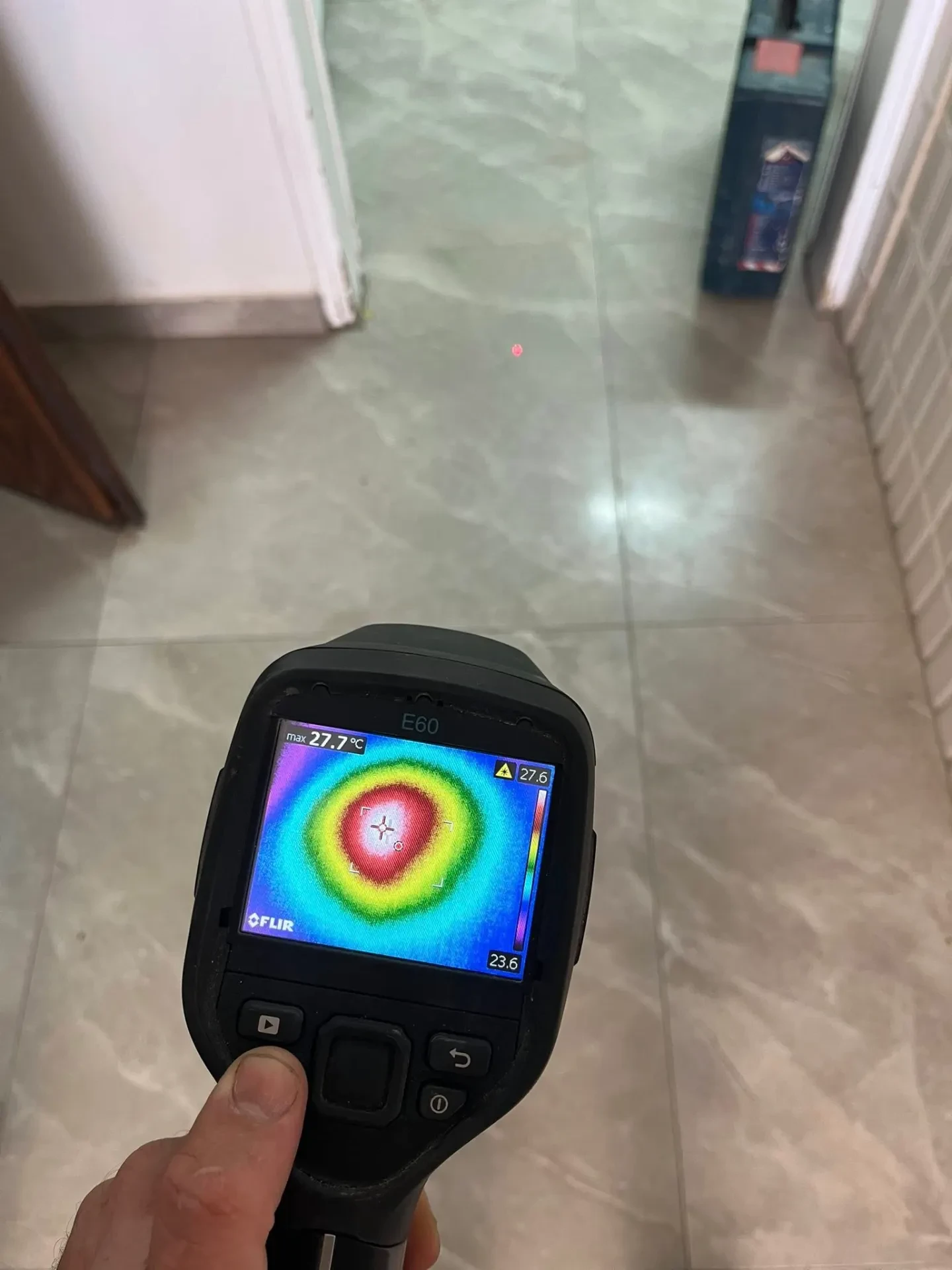 איתור נזילה עם מצלמה תרמית