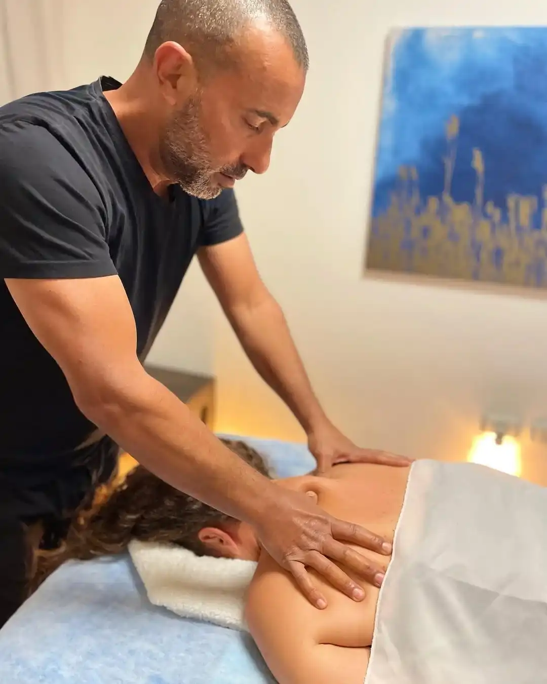 עיסוי רקמות עמוק בפרדסיה - שחרור עומקים ולשיקום הגוף