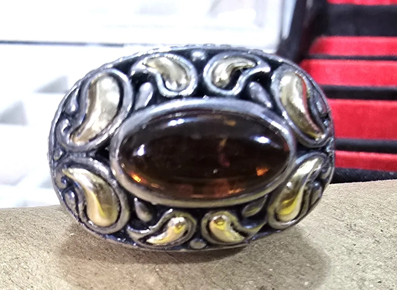 טבעת כסף 925 חתום במשקל 14 גרם.  מידת הטבעת 5.