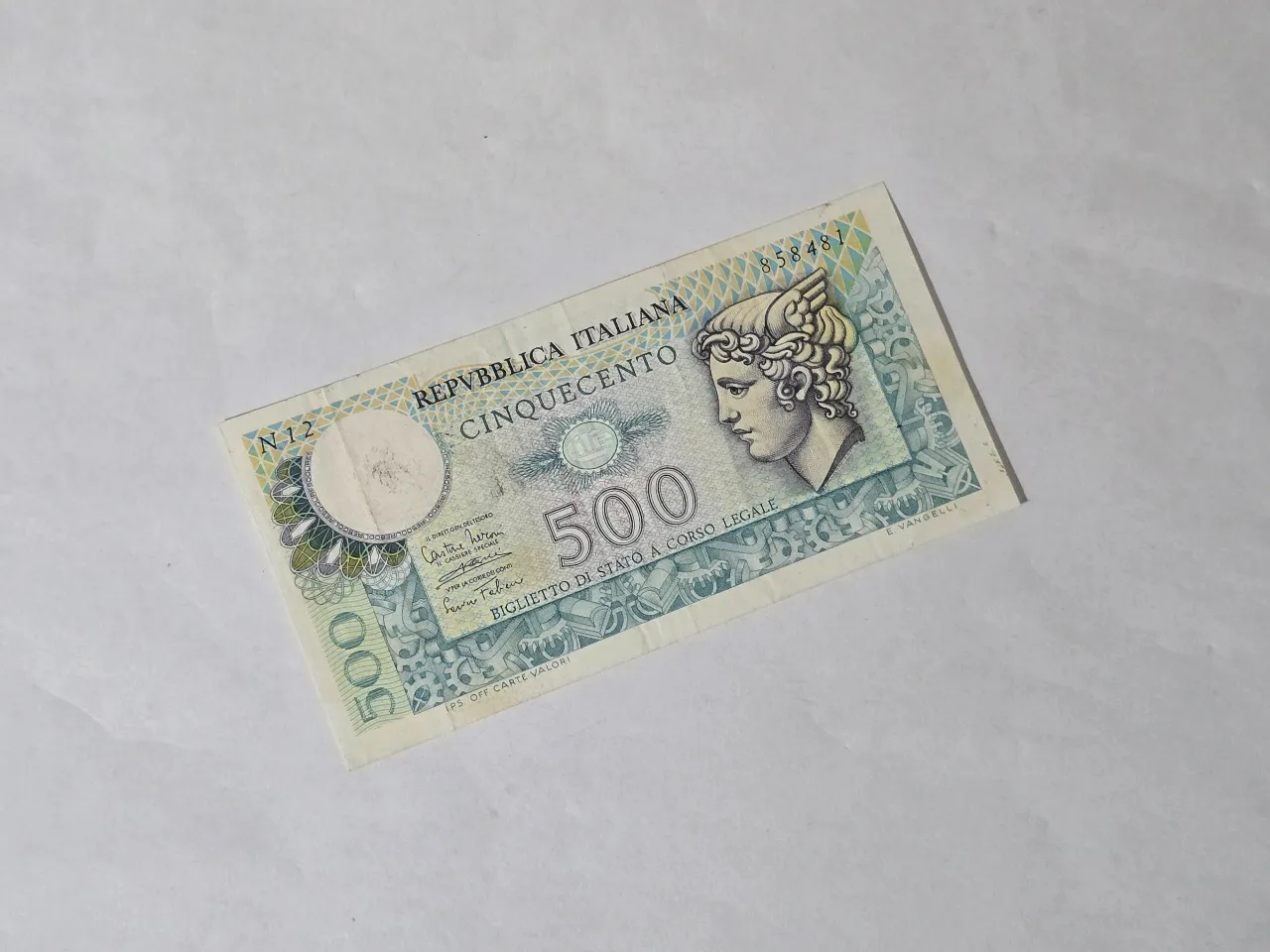 לוט של עשר שטרות מהעולם מצבים יפים