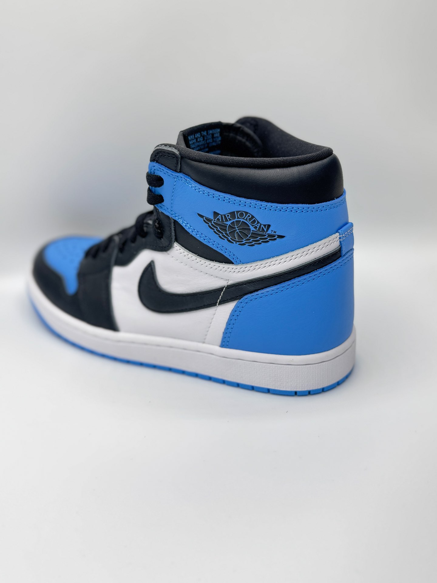 “Jordan 1 Retro high Og “UNC Toe