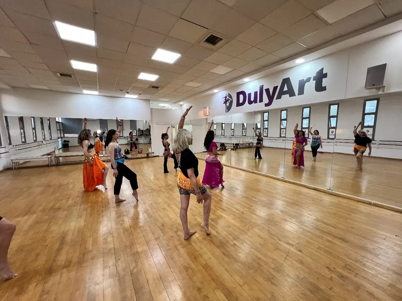 שיעור ריקודי בטן היכרות