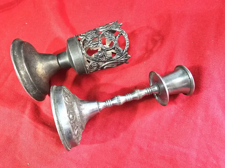 זוג פמוטים ישנים ממתכת