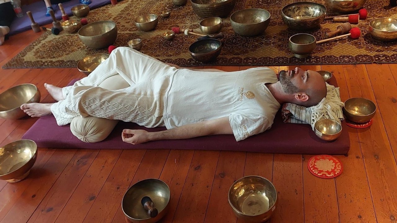 סשן טיפולי פרטני בעץ אפרים – מרחב אישי לריפוי בצליל  (אחד על אחד)