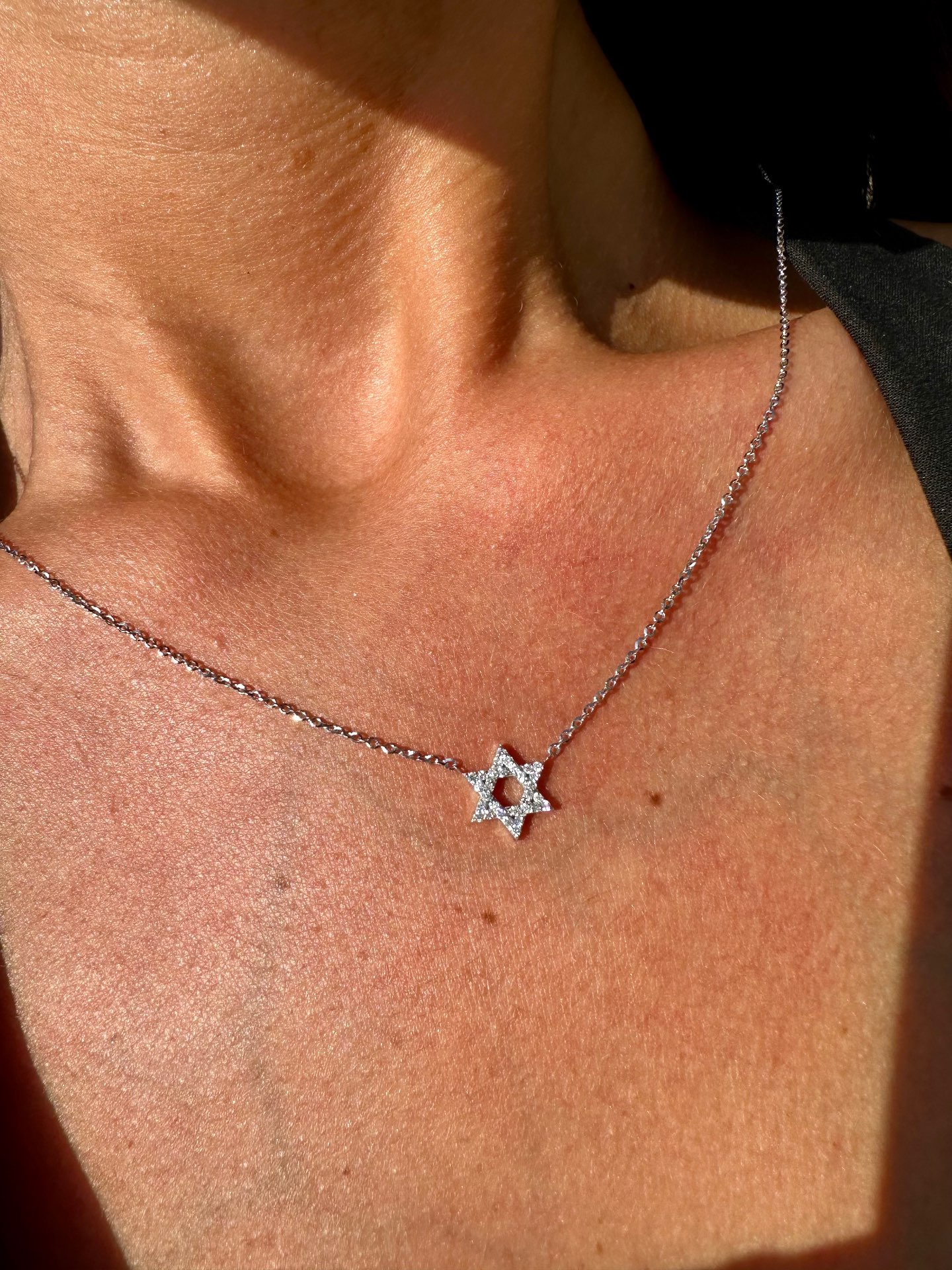 שרשרת ״ מגן דויד ״ מעוצבת משובצת יהלומים טבעיים