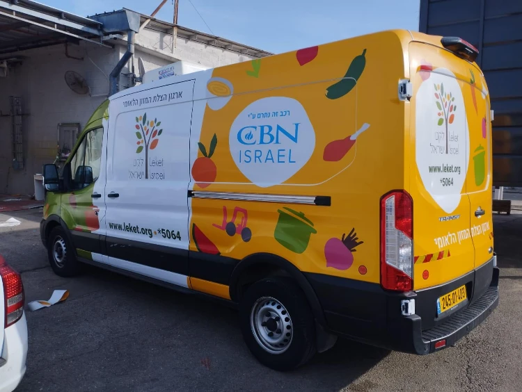 איך מתמודדים עם השמש בשילוט רכבים ?