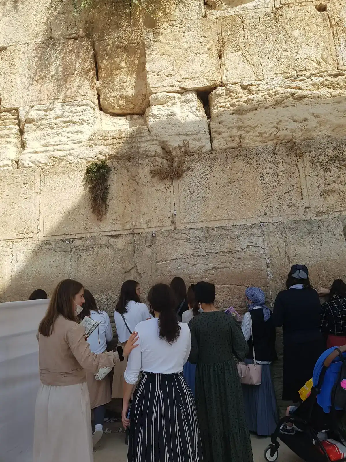 ירושלים פנים רבות לה