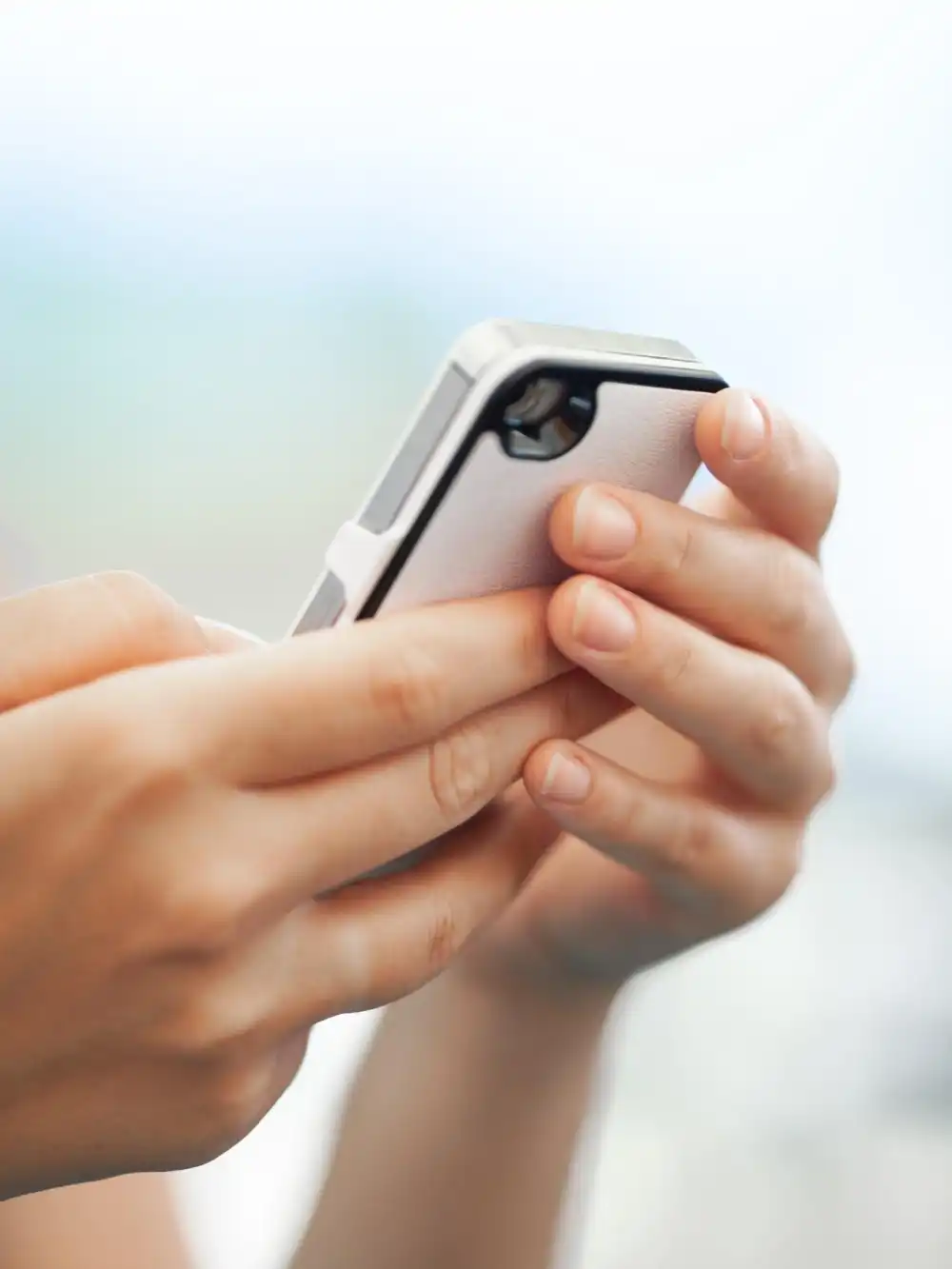 5 דרכים לגלות אם מאזינים לך לטלפון