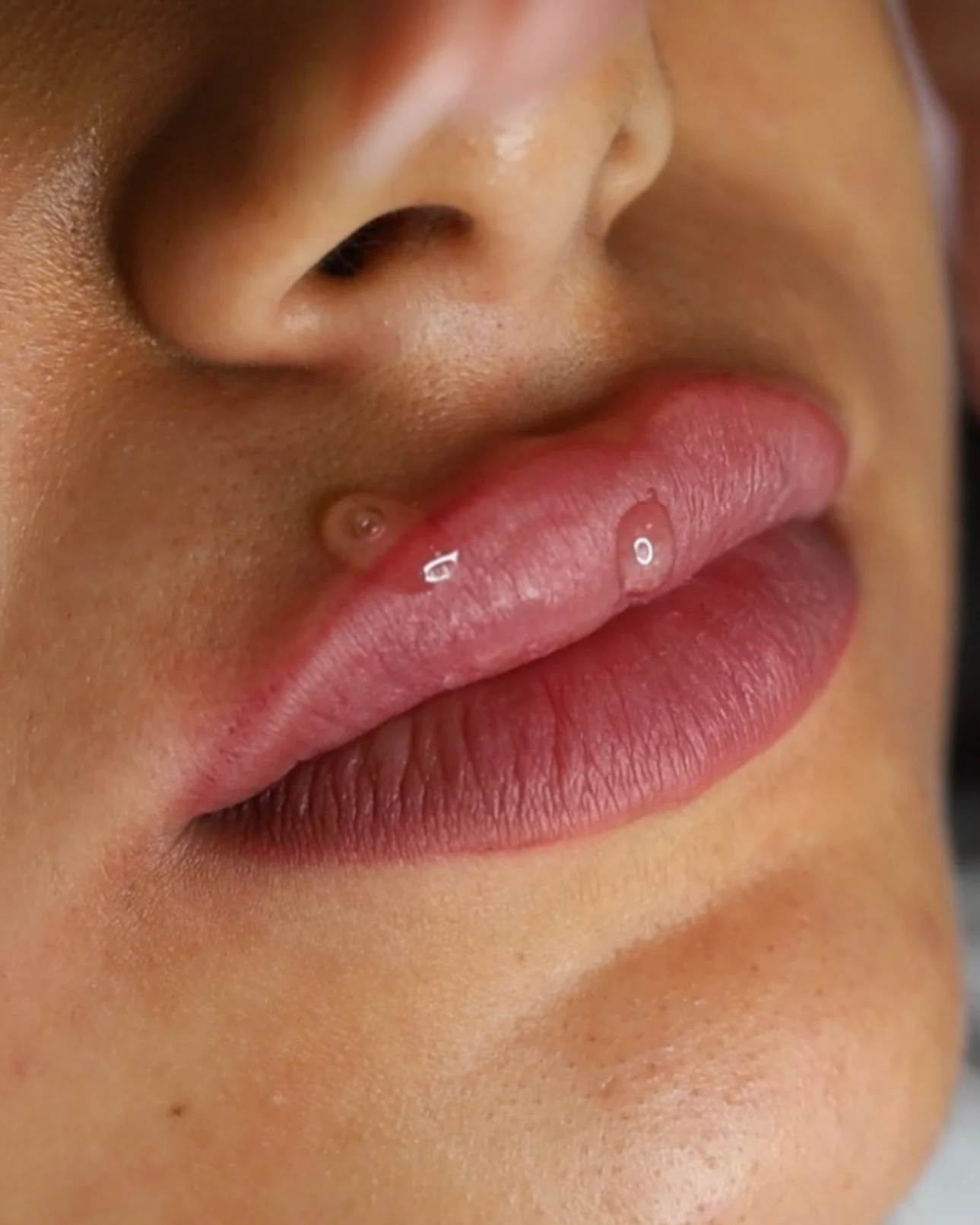 פיגמנט שפתיים – הפתרון המושלם לשפתיים חיוורות ולא סימטריות