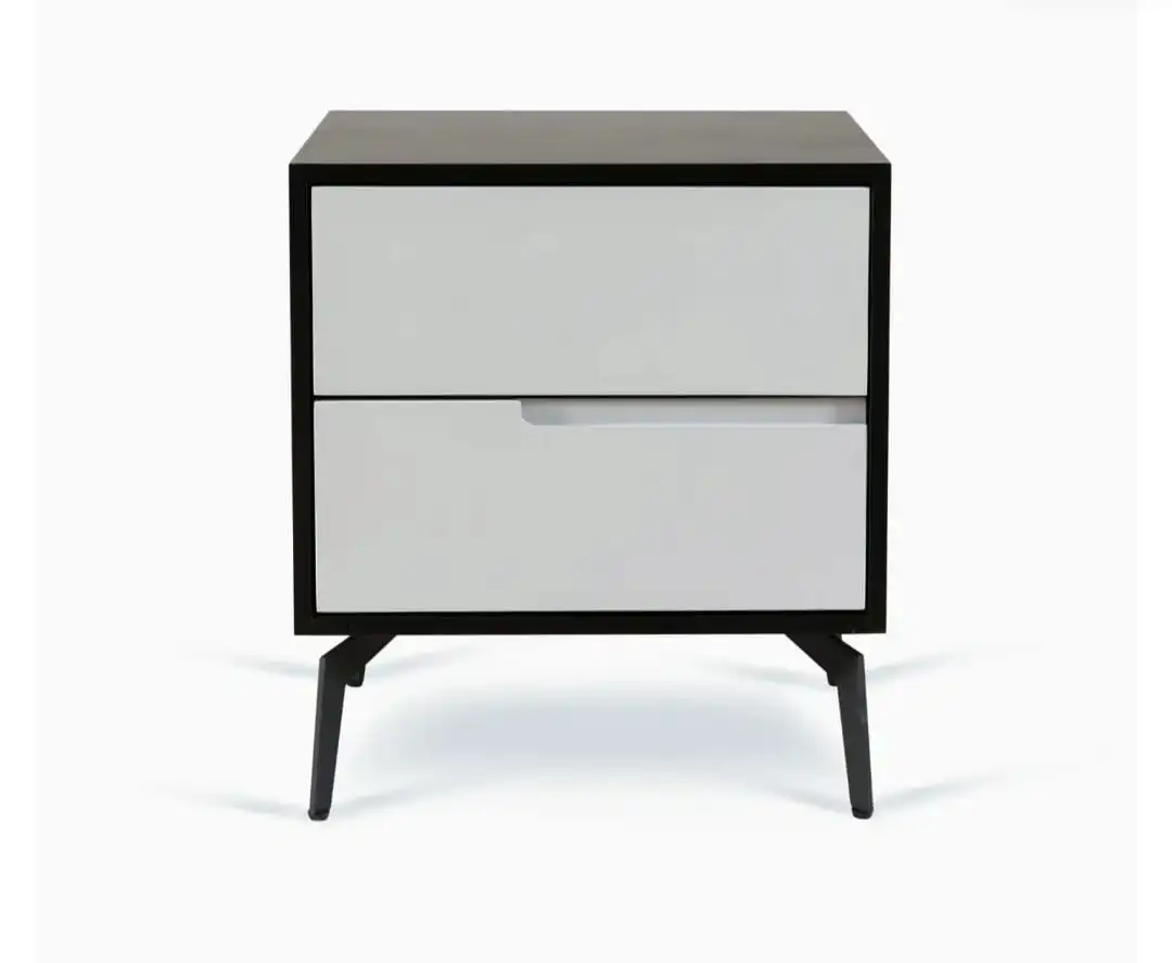 שידה לבנה עם מסגרת שחורה