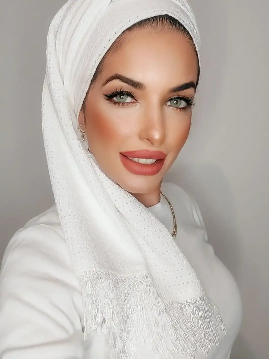 מטפחות סריג ג'קארד בשילוב דנטל 