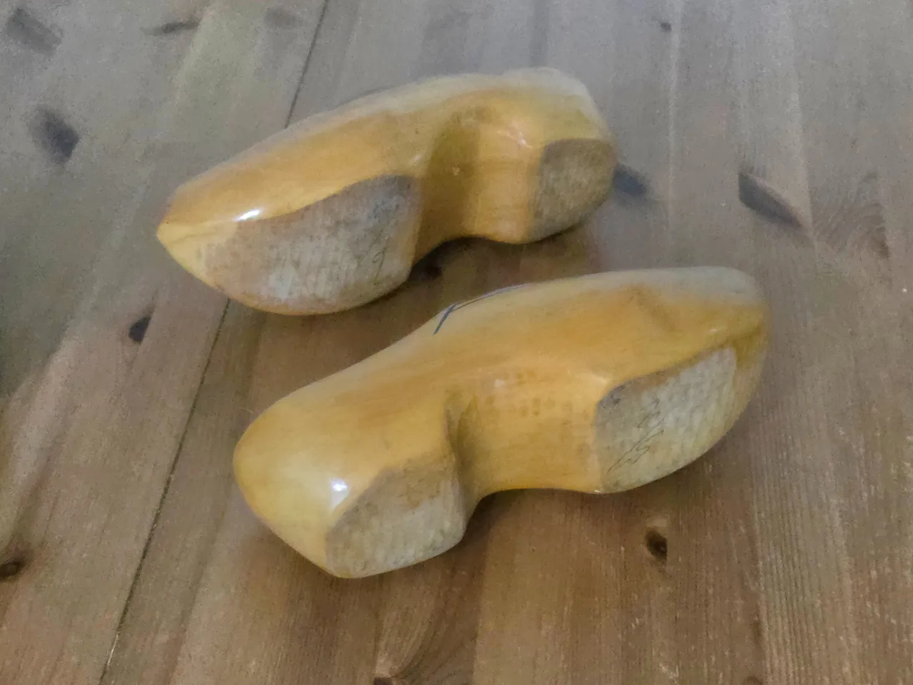 קבקבי עץ הולנדים מסורתים ישנים