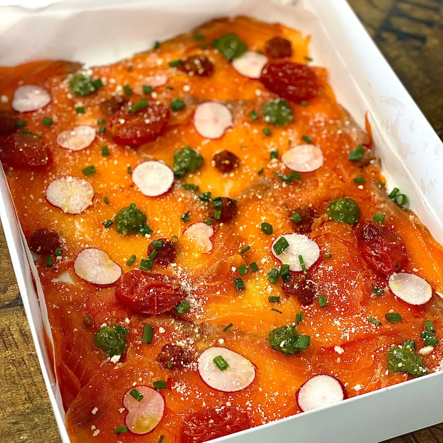 מגש קרפצ'יו סלמון מעושן ( 25*35)