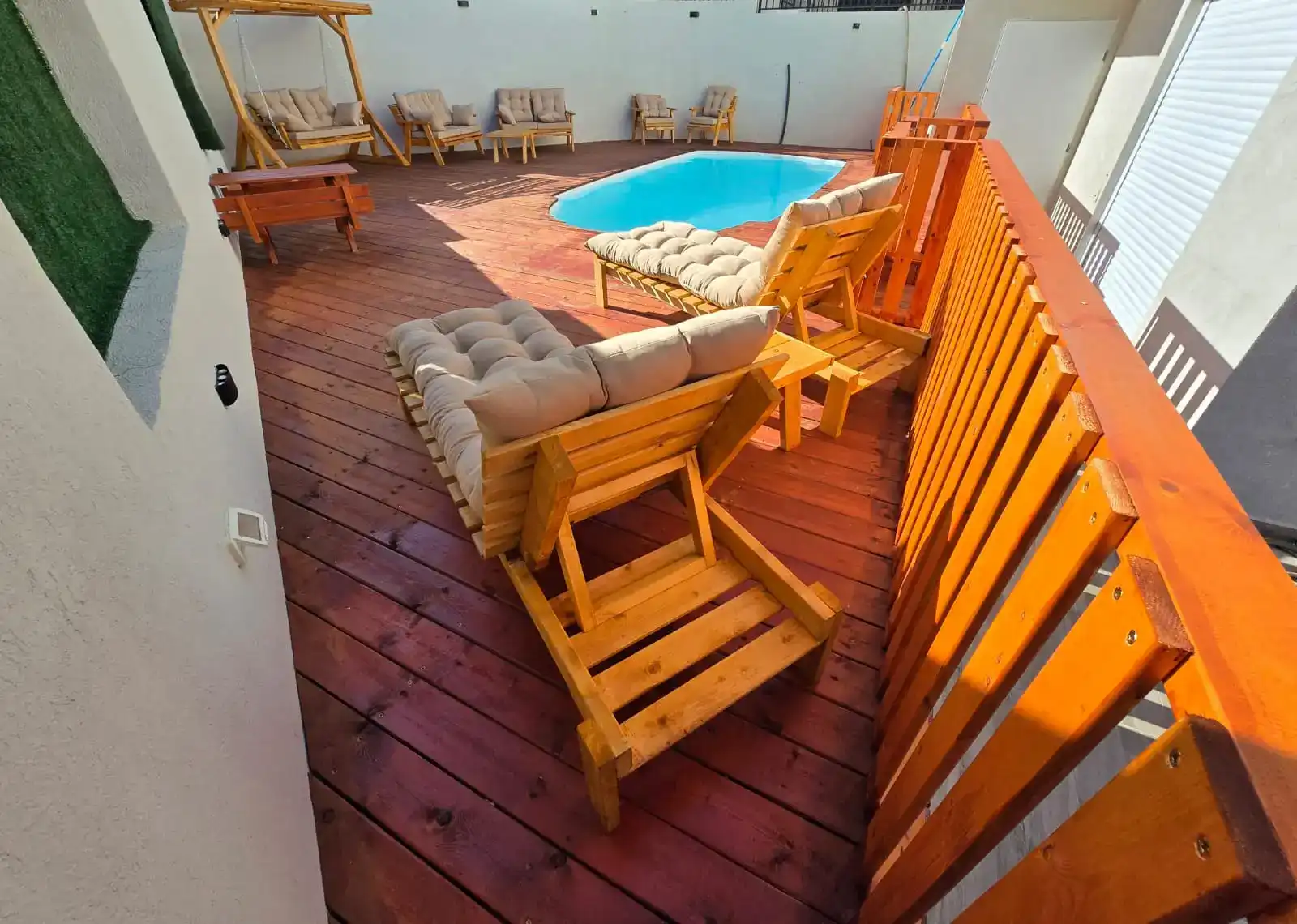 בריכה מחוממת ומקורה