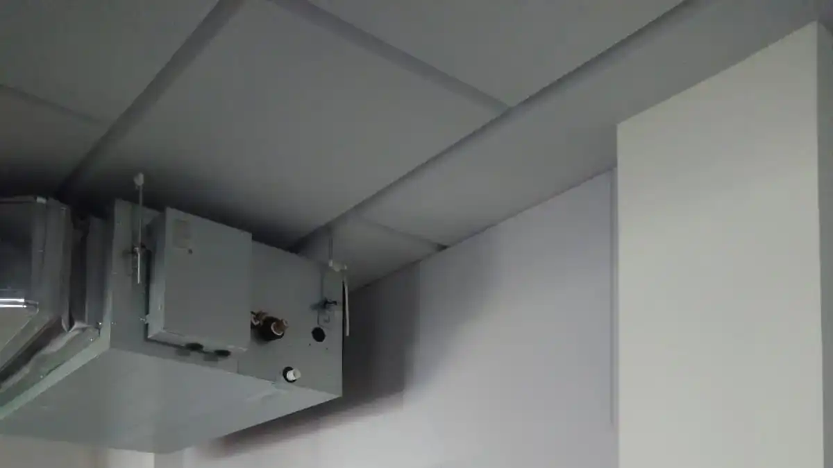  תקרות אקוסטיות צפות ומדבקות