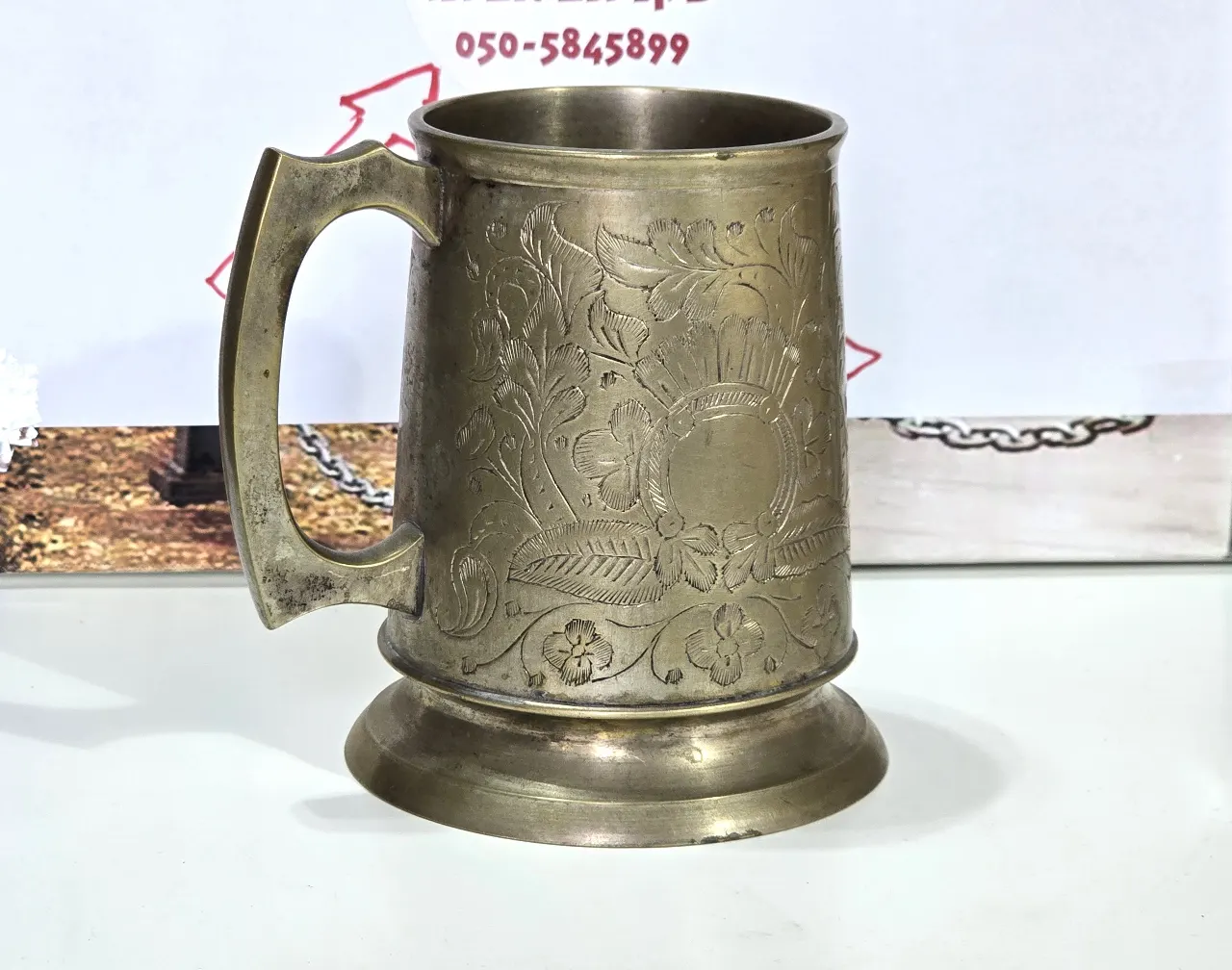 ספל מתכת וינטג' בעל עיטורים מסורתיים נא לשים לב בתמונות למצב הפריט ! מידות: 	10.5 x 12 ס"מ