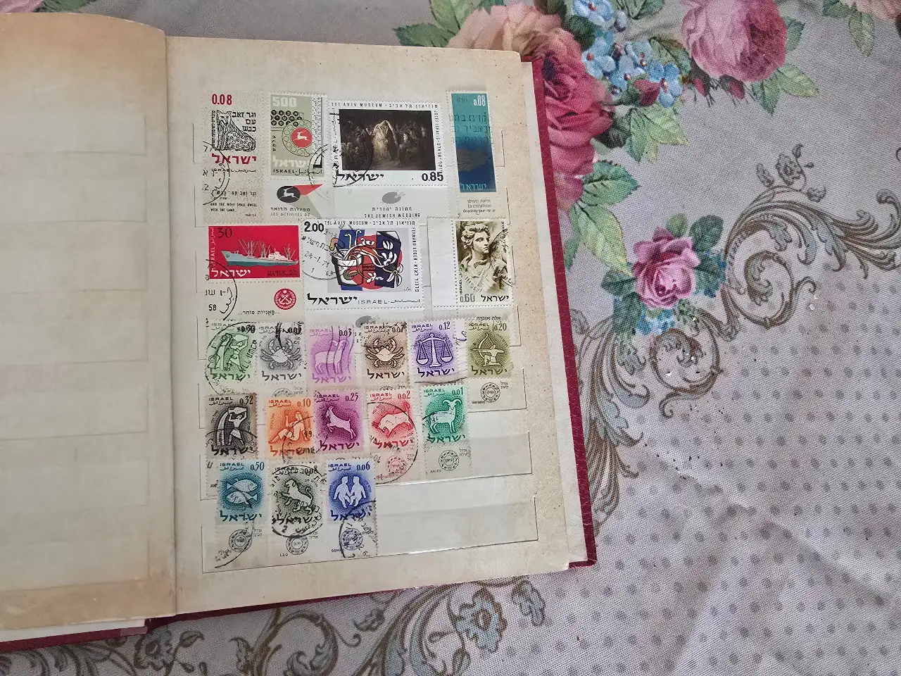 שני אלבומי בולי ישראל עם שובלים חתומים, תקופות שונות