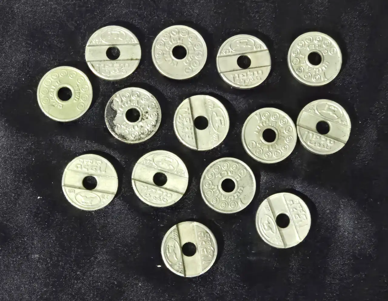 לוט של 14 אסימונים משרד התיקשורת 1981