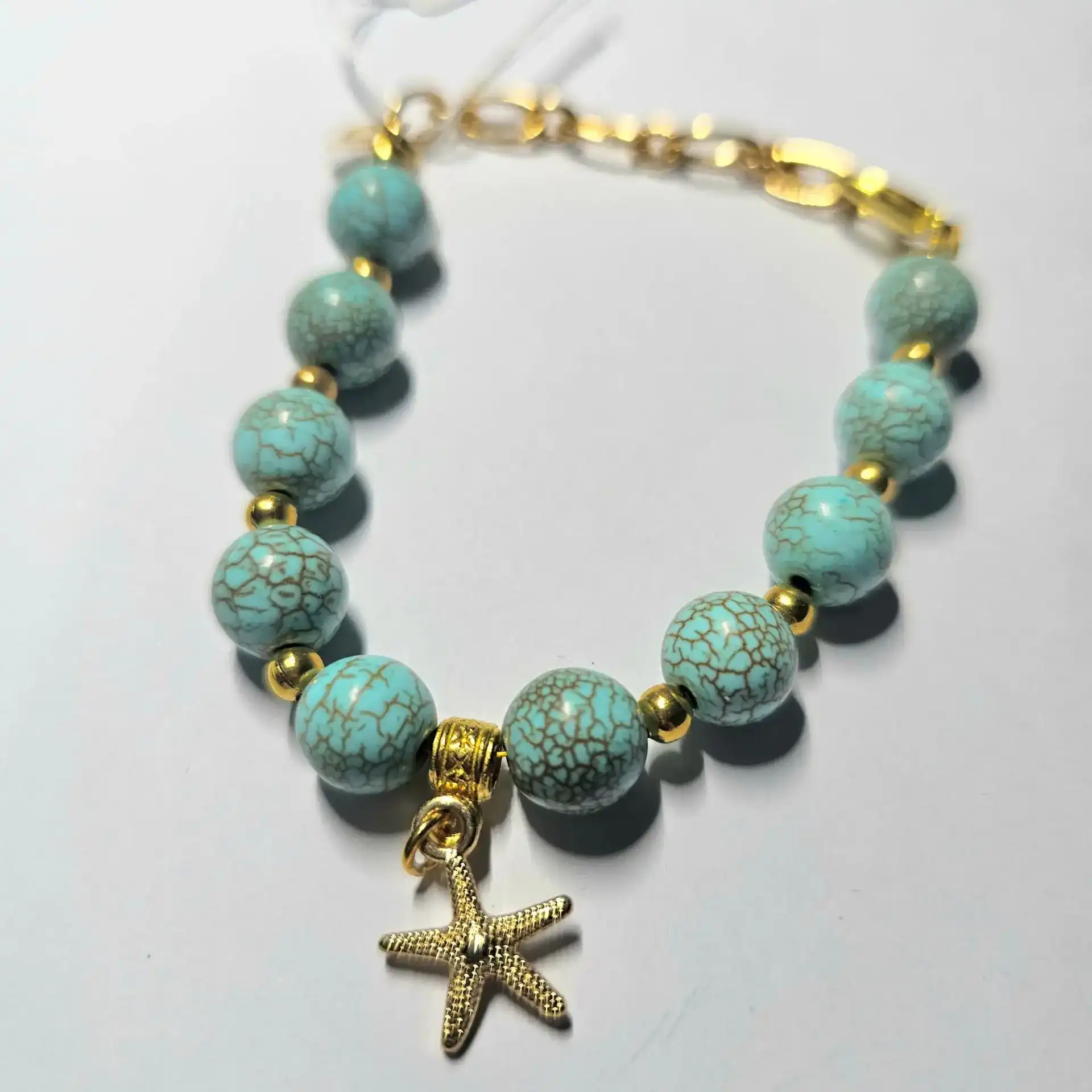 צמיד ים – נגיעה של חוף, טבע ורעננות בכל הופעה