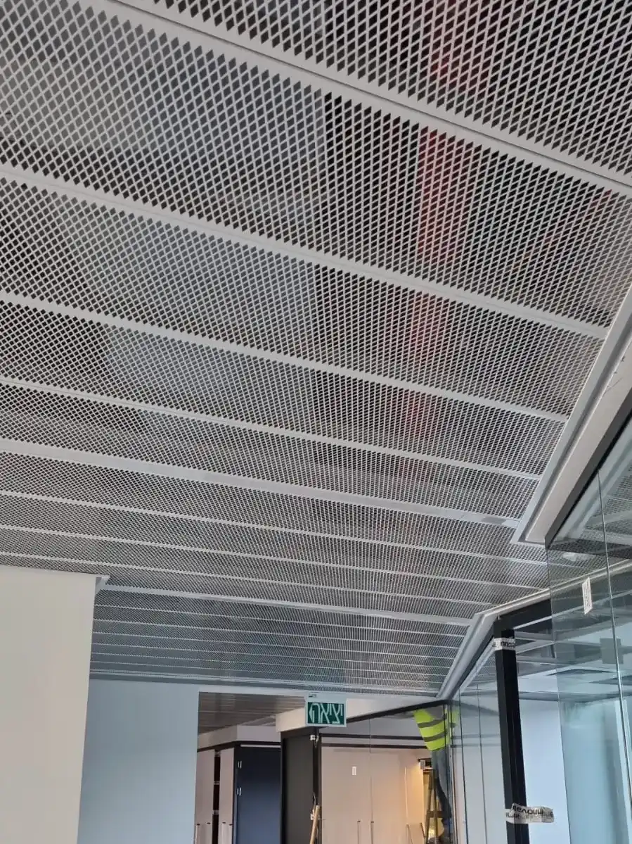  תקרות אקוסטיות צפות ומדבקות