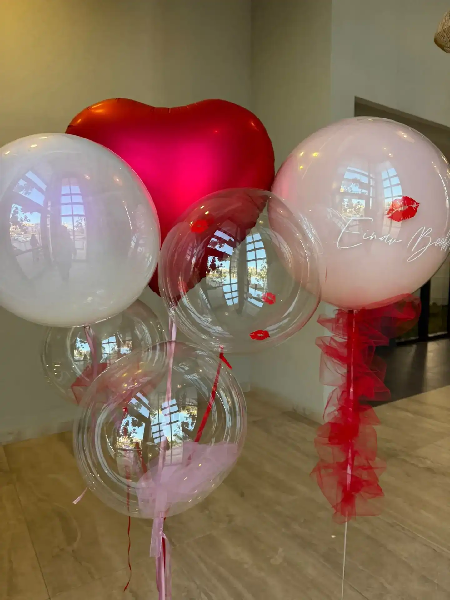 סט בלונים נשיקות ורוד – הבעה רומנטית עם עיצוב יוקרתי ואלגנטי