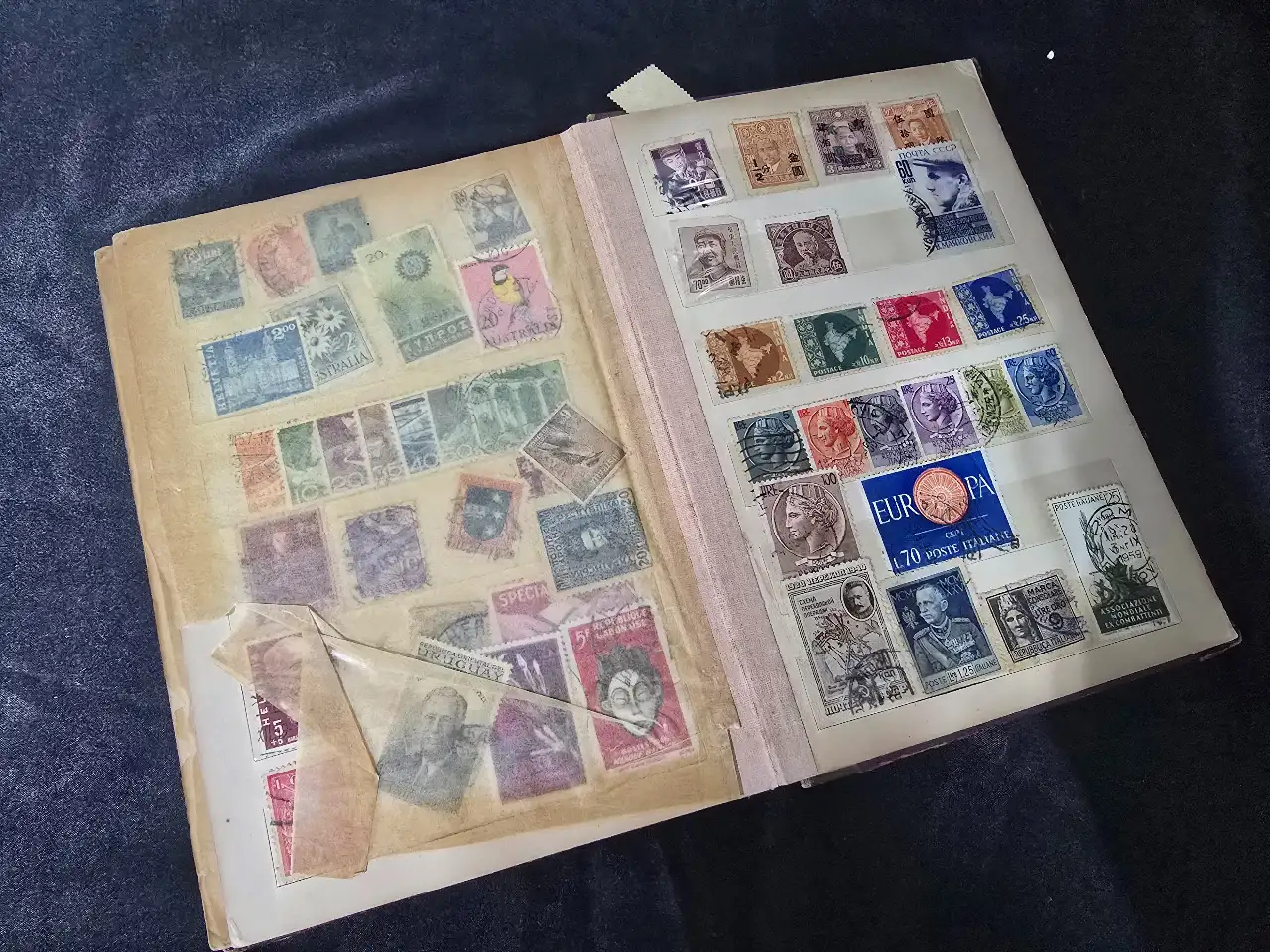 אלבום בולים שנות ה.60 ישנה הקדשה עם התאריך 1960  ישנו בול מס קניה וכמובן הבולים שבפנים