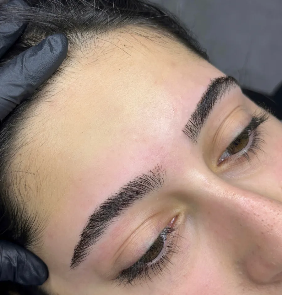 שיקום גבות טבעיות