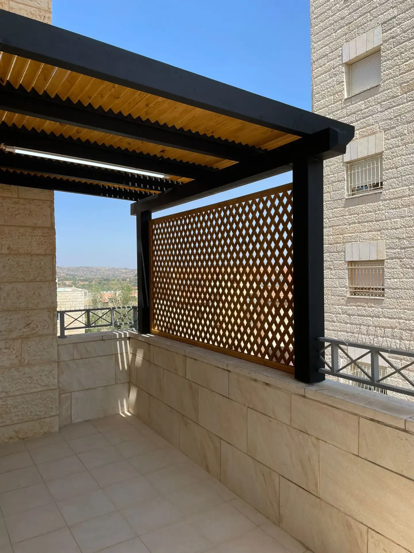 פרגולות ודקים – כל מה שצריך לדעת לפני התקנה