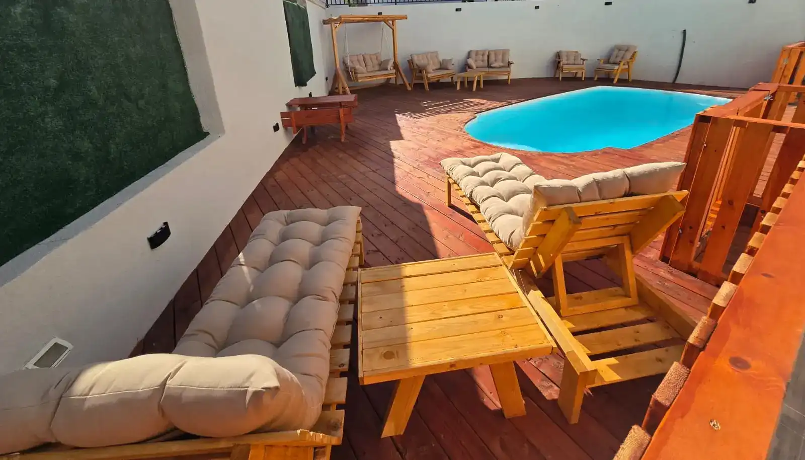 בריכה מחוממת ומקורה