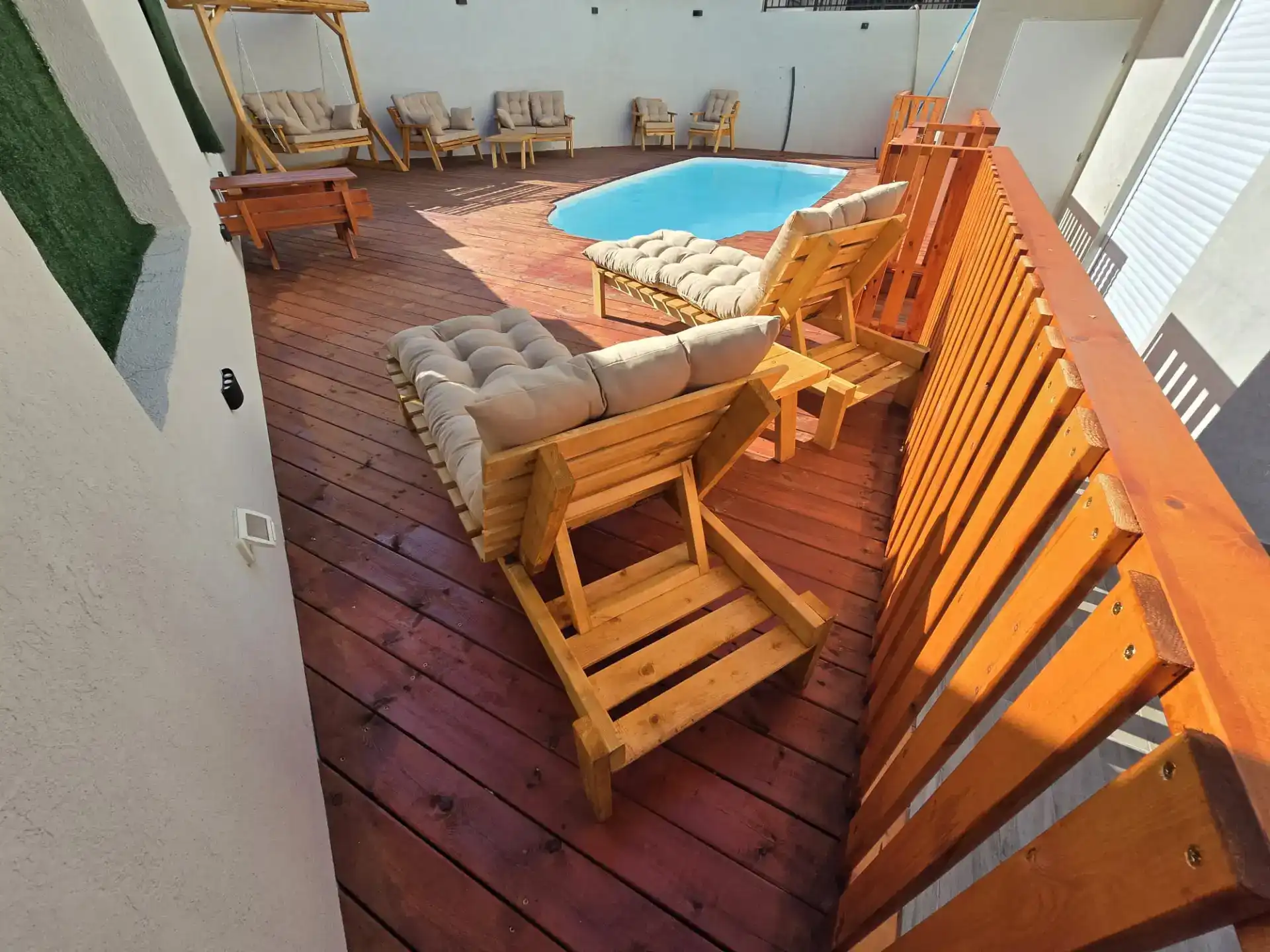 בריכה מחוממת ומקורה