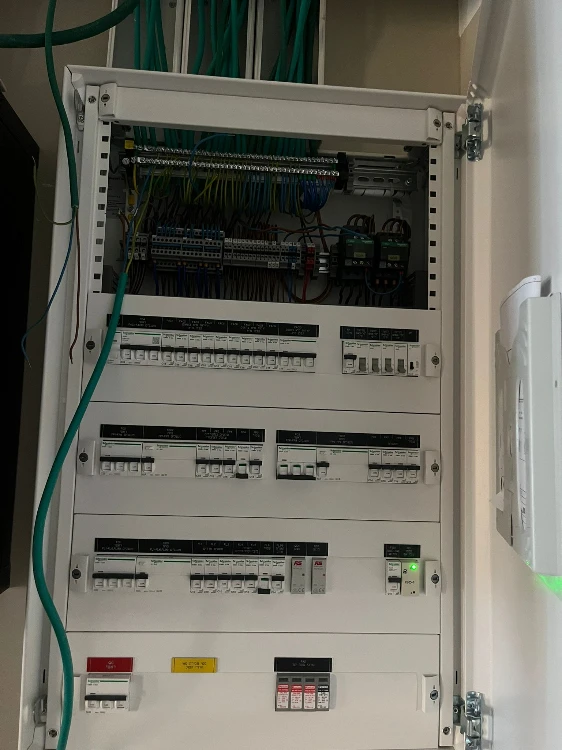 פרויקט משרדים בבניין אקרו נדלן צומת סביון