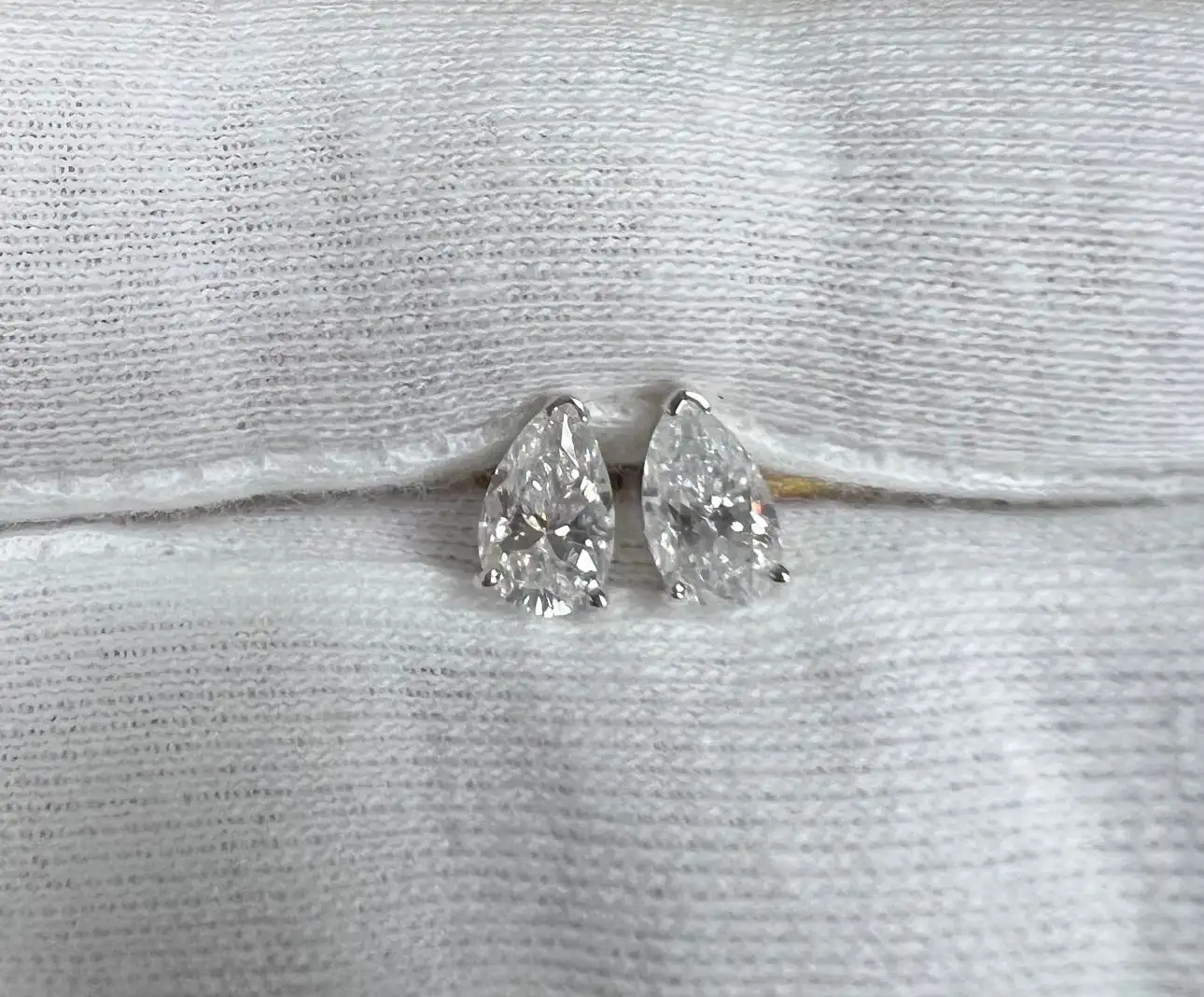 עגילים  Always goes